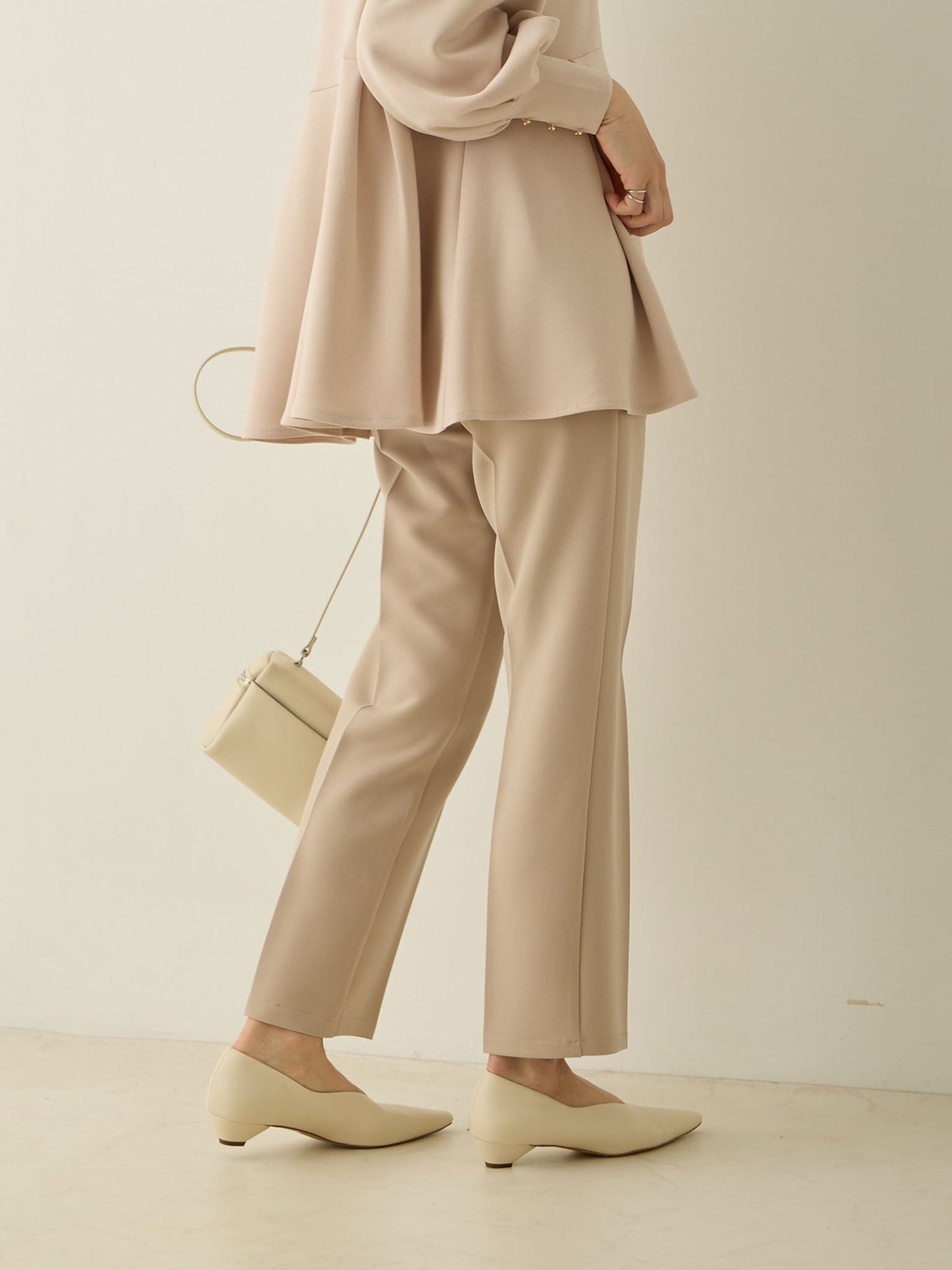 【マタニティ・産後】セレモニー対応・美脚見えマタニティテーパードパンツ Beige