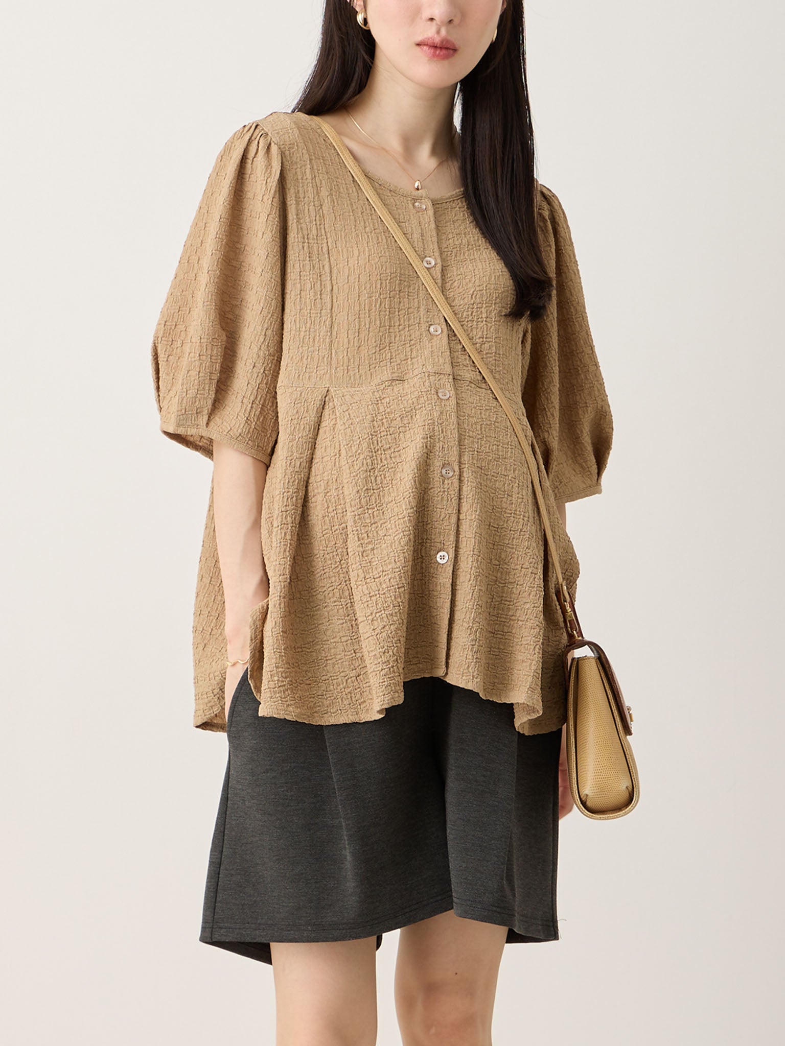 エンボスぺプラムブラウス Beige – honono for mom&baby