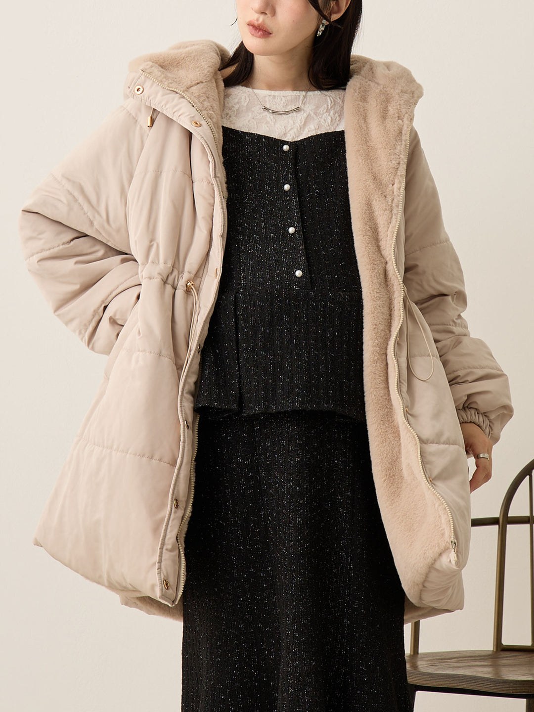 带鸭绒灰的衬垫外套