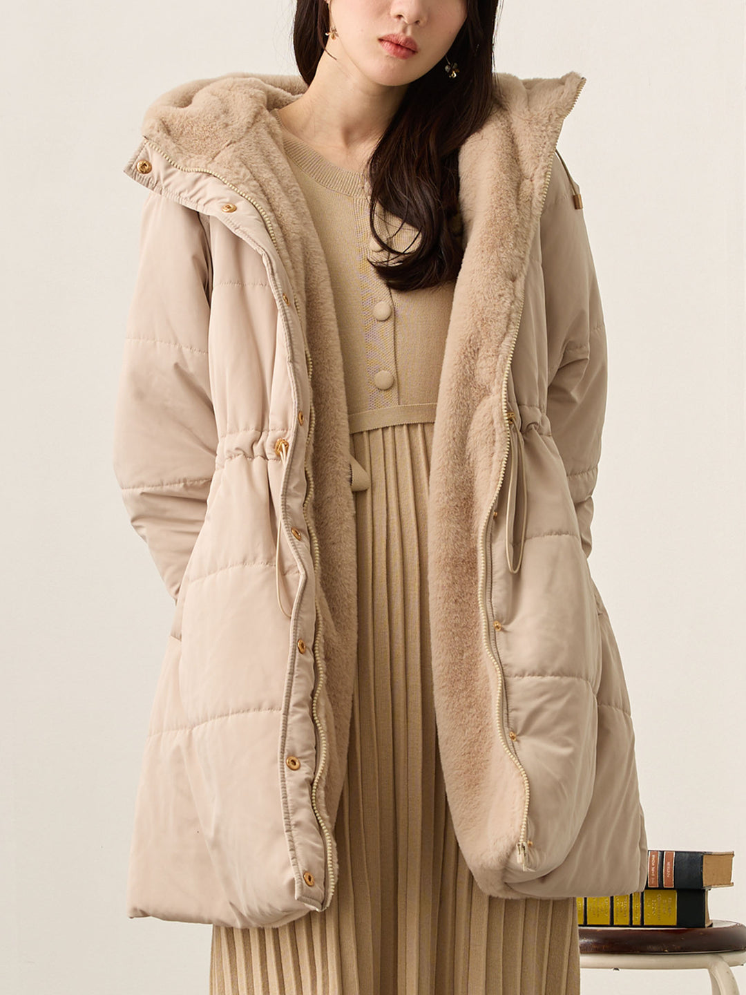 带鸭绒灰的衬垫外套