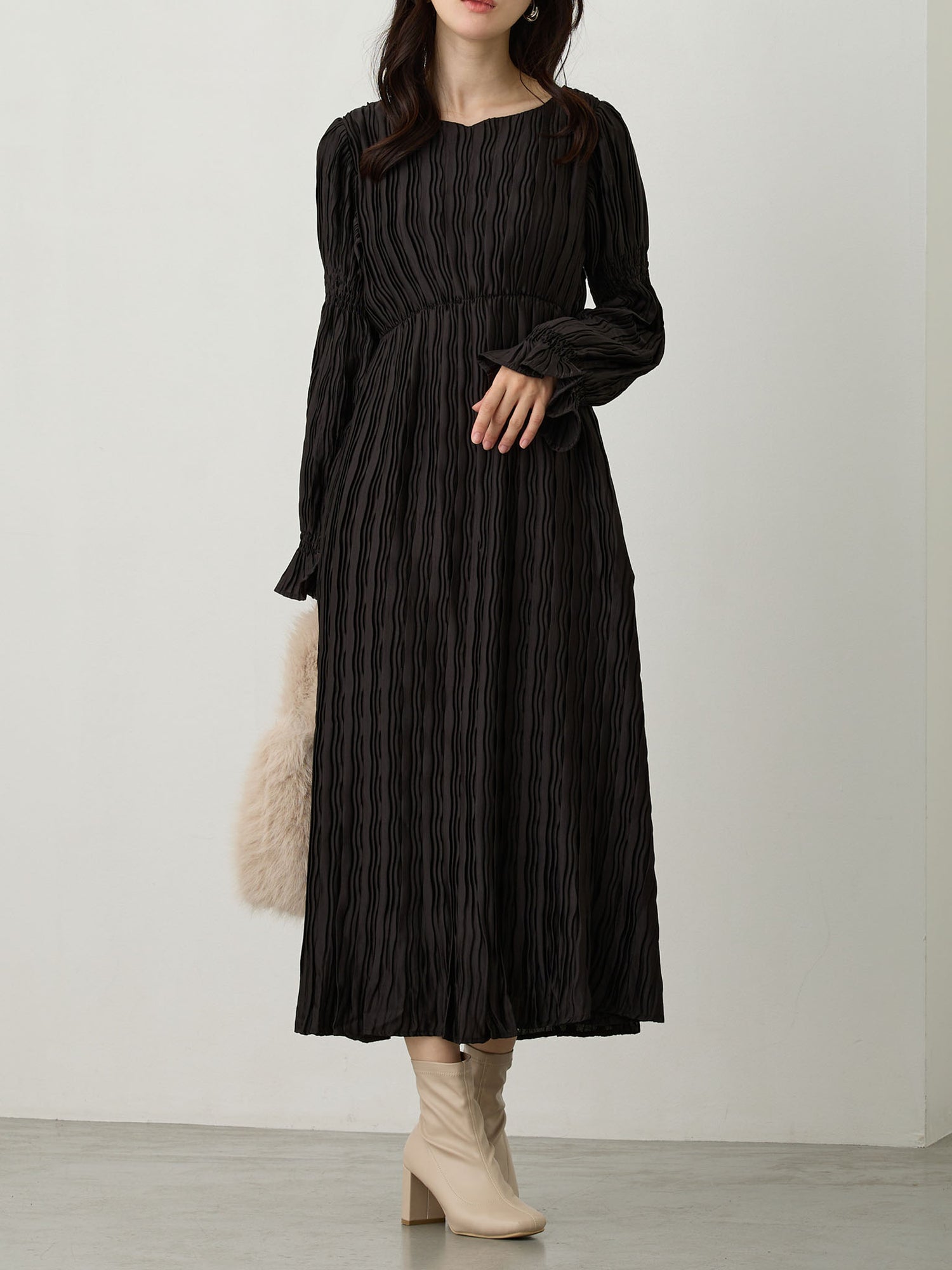 ハートネックプリーツワンピース Black