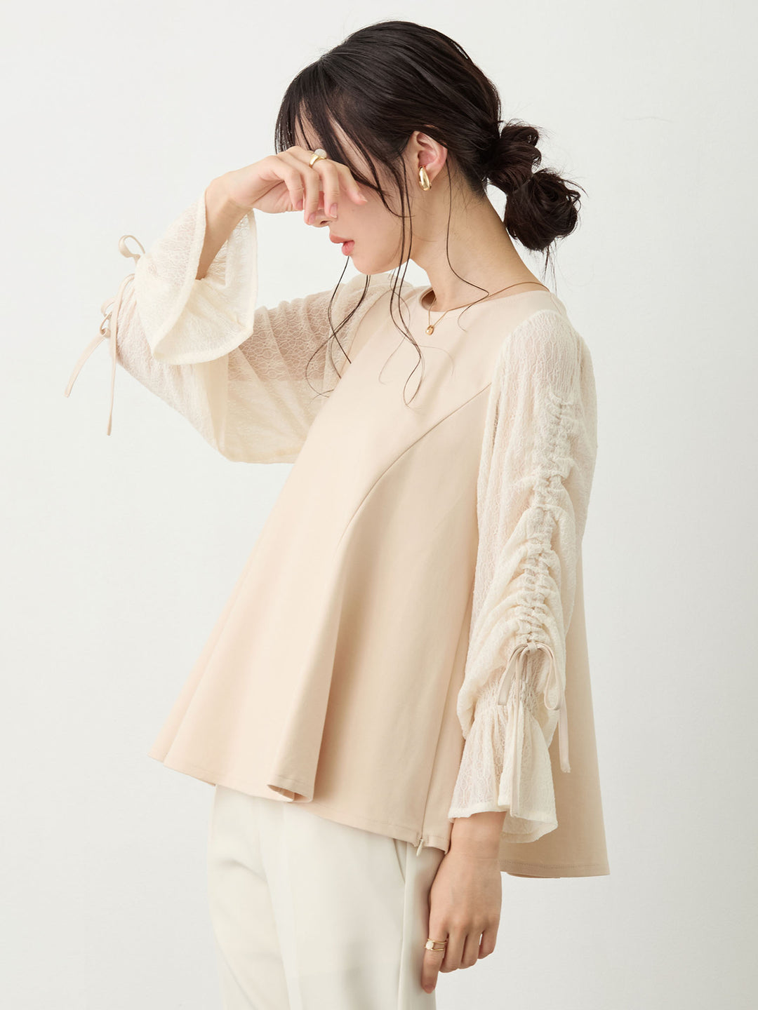 シャーリング袖レーストップス Beige