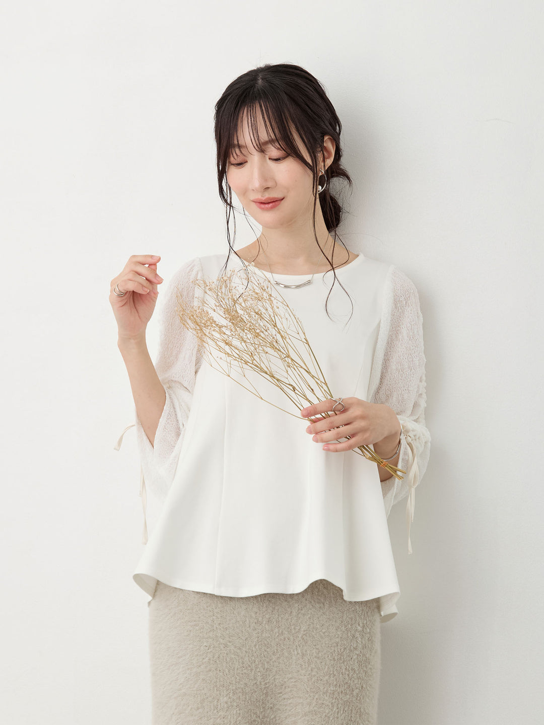 シャーリング袖レーストップス White